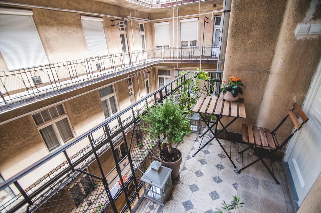 Lizmary'S Wonderland, Budapest